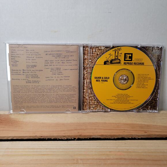 CD Neil Young - Silver & Gold - Picture 2 of 5